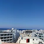 7. Luxurious Sea View Rooftop Suite In The Center!