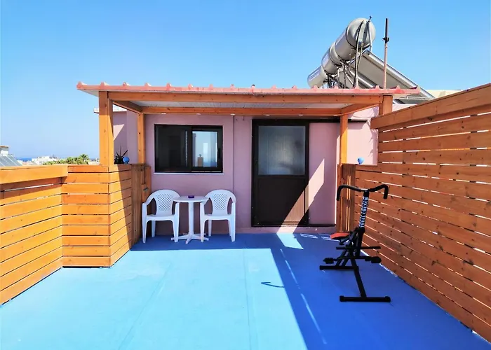 7. Luxurious Sea View Rooftop Suite In The Center!